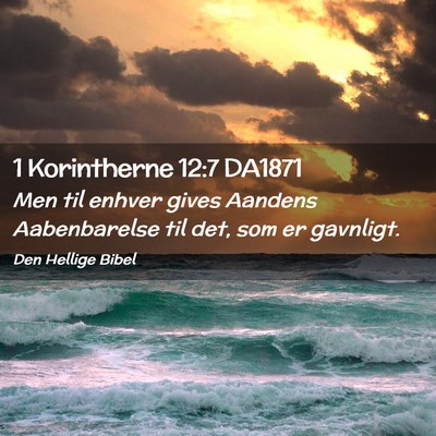 Picture 02 - 1 Korintherne 12:7 DA1871 - Men til enhver gives Aandens Aabenbarelse til - Bible Verse Picture
