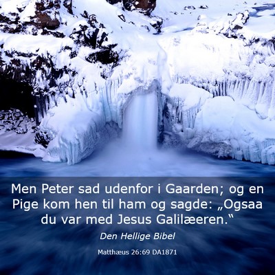 Picture 03 - Matthæus 26:69 DA1871 - Men Peter sad udenfor i Gaarden; og en Pige kom - Bible Verse Picture