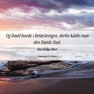 Picture 06 - 1 Krønikebog 11:7 DA1871 - Og David boede i Befæstningen, derfor kaldte man - Bible Verse Picture